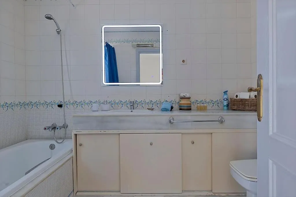 Marbella, Close To The Beach, Shared Pool, 5 Bedrooms Holiday home