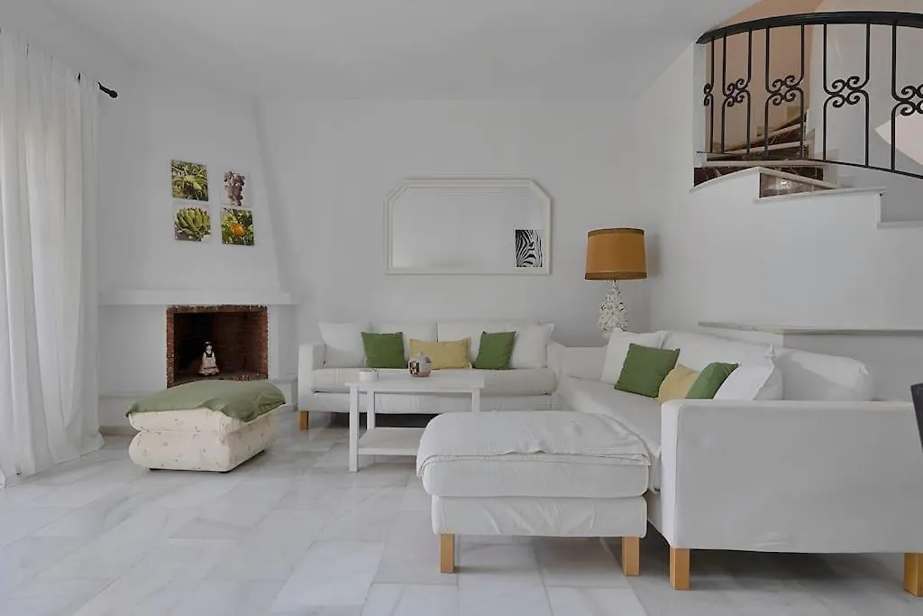 Marbella, Close To The Beach, Shared Pool, 5 Bedrooms Holiday home