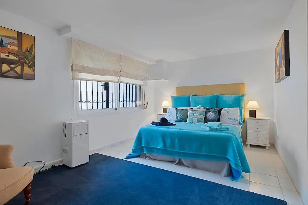 Marbella, Close To The Beach, Shared Pool, 5 Bedrooms Holiday home Marbella