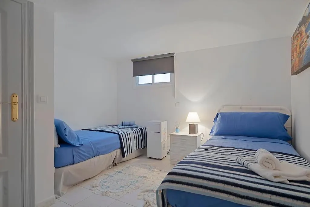 Marbella, Close To The Beach, Shared Pool, 5 Bedrooms Holiday home