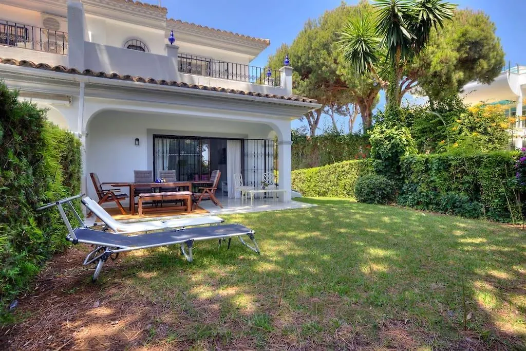 Marbella, Close To The Beach, Shared Pool, 5 Bedrooms Holiday home