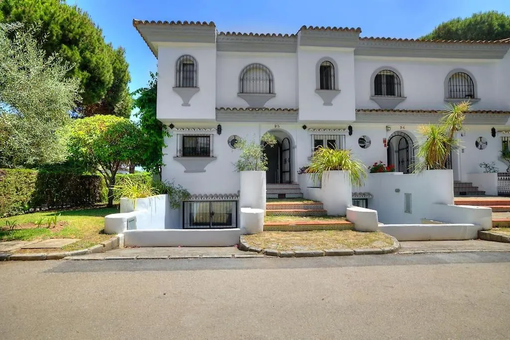 Marbella, Close To The Beach, Shared Pool, 5 Bedrooms