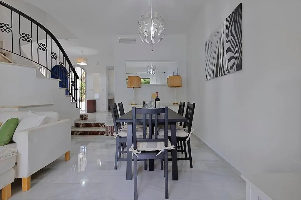 Marbella, Close To The Beach, Shared Pool, 5 Bedrooms Marbella