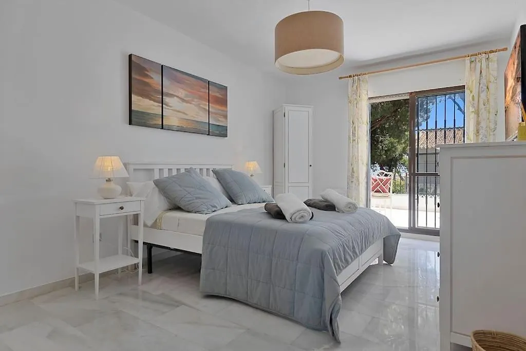 Marbella, Close To The Beach, Shared Pool, 5 Bedrooms